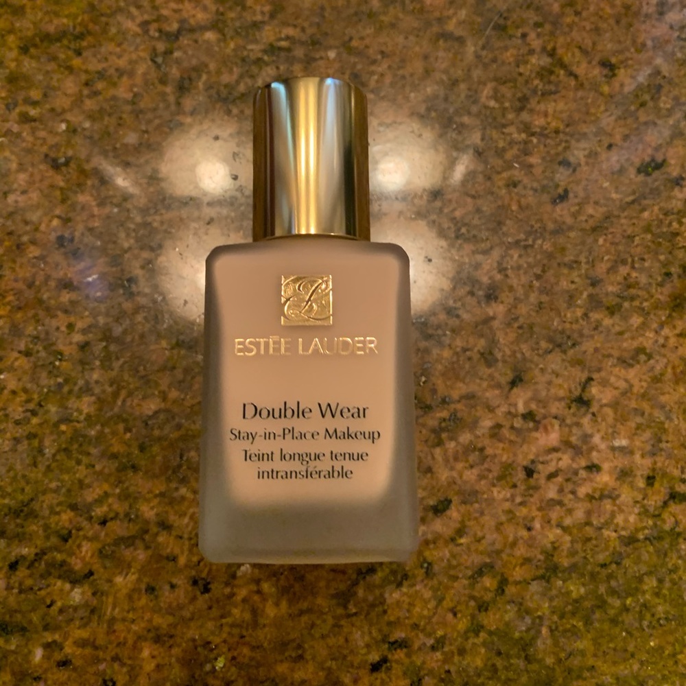 Estes Lauder Double Wear Foundation